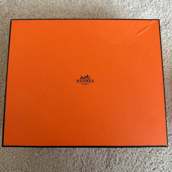 New Hermes Taurillon Clemence Amazone Evelyne TPM 16 Gold w/White Stich/PHW - Picture 3 of 10